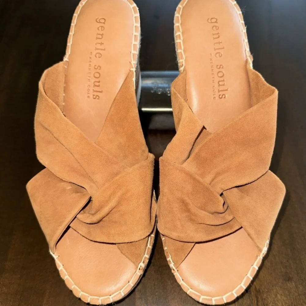 Gentle Souls by Kenneth Cole Elyssa Braid Wedge Cognac Suede Women's Sz 9
